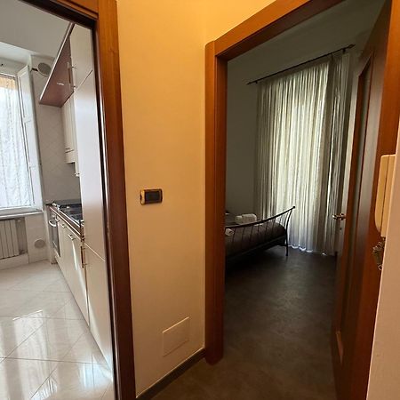 Holiday Guesthouse Salerno Bagian luar foto