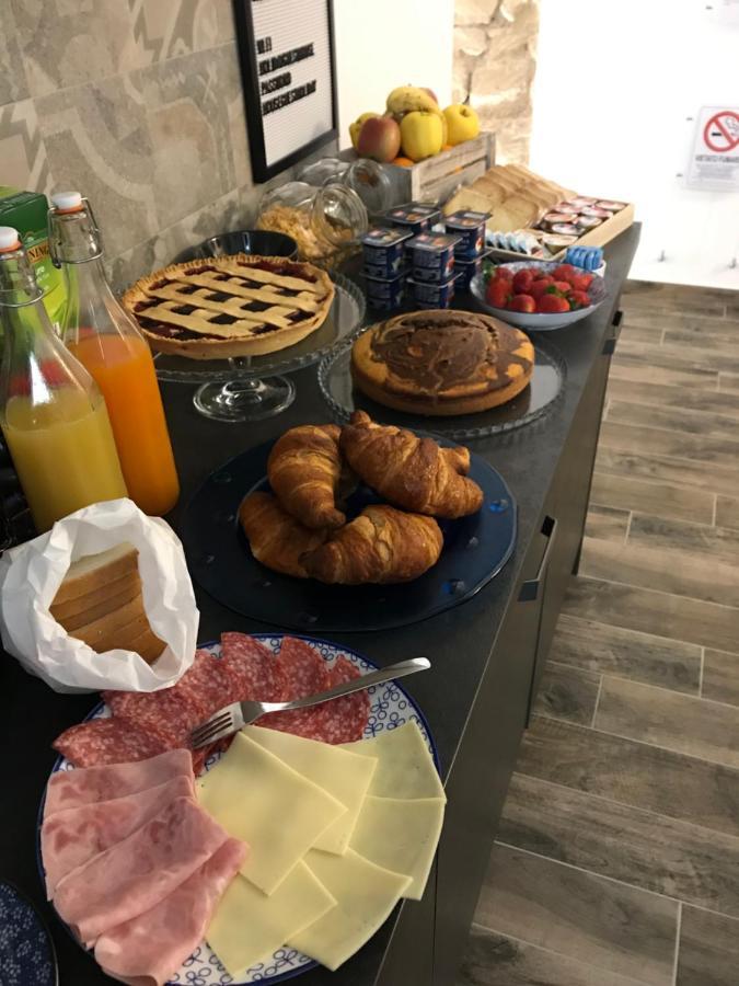Holiday Guesthouse Salerno Bagian luar foto