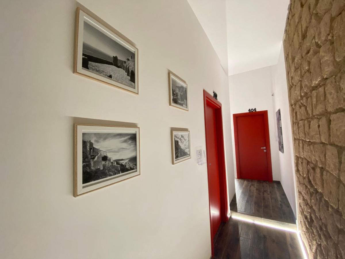 Holiday Guesthouse Salerno Bagian luar foto
