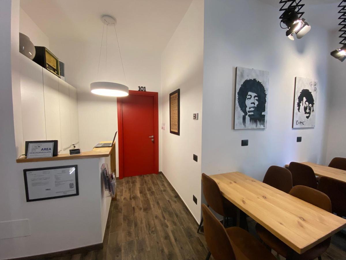 Holiday Guesthouse Salerno Bagian luar foto