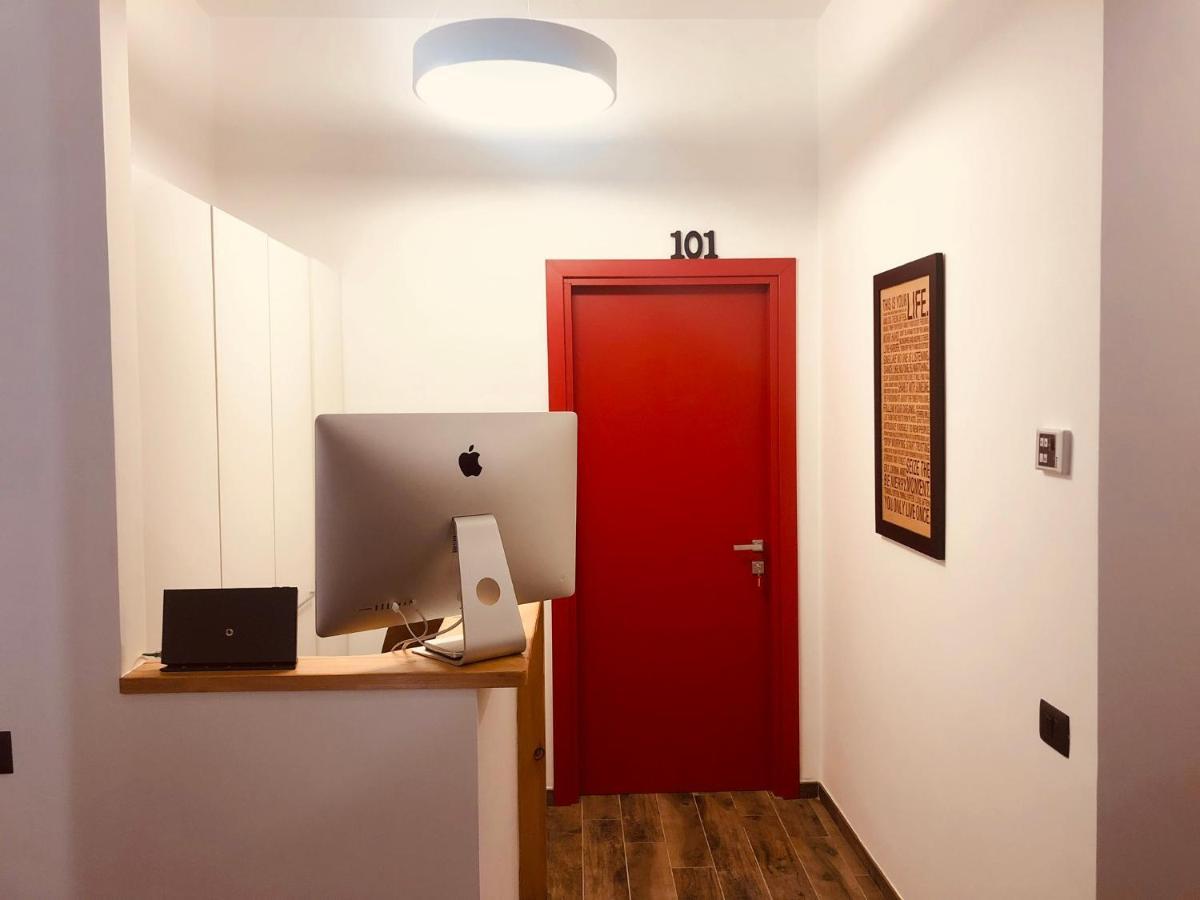 Holiday Guesthouse Salerno Bagian luar foto