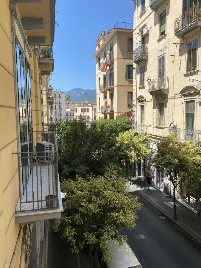 Holiday Guesthouse Salerno Bagian luar foto