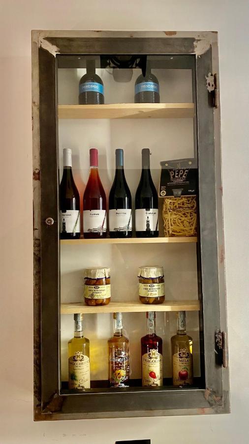 Holiday Guesthouse Salerno Bagian luar foto