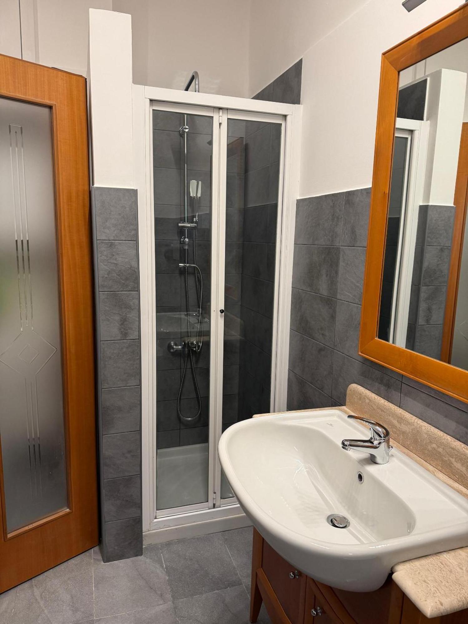 Holiday Guesthouse Salerno Bagian luar foto