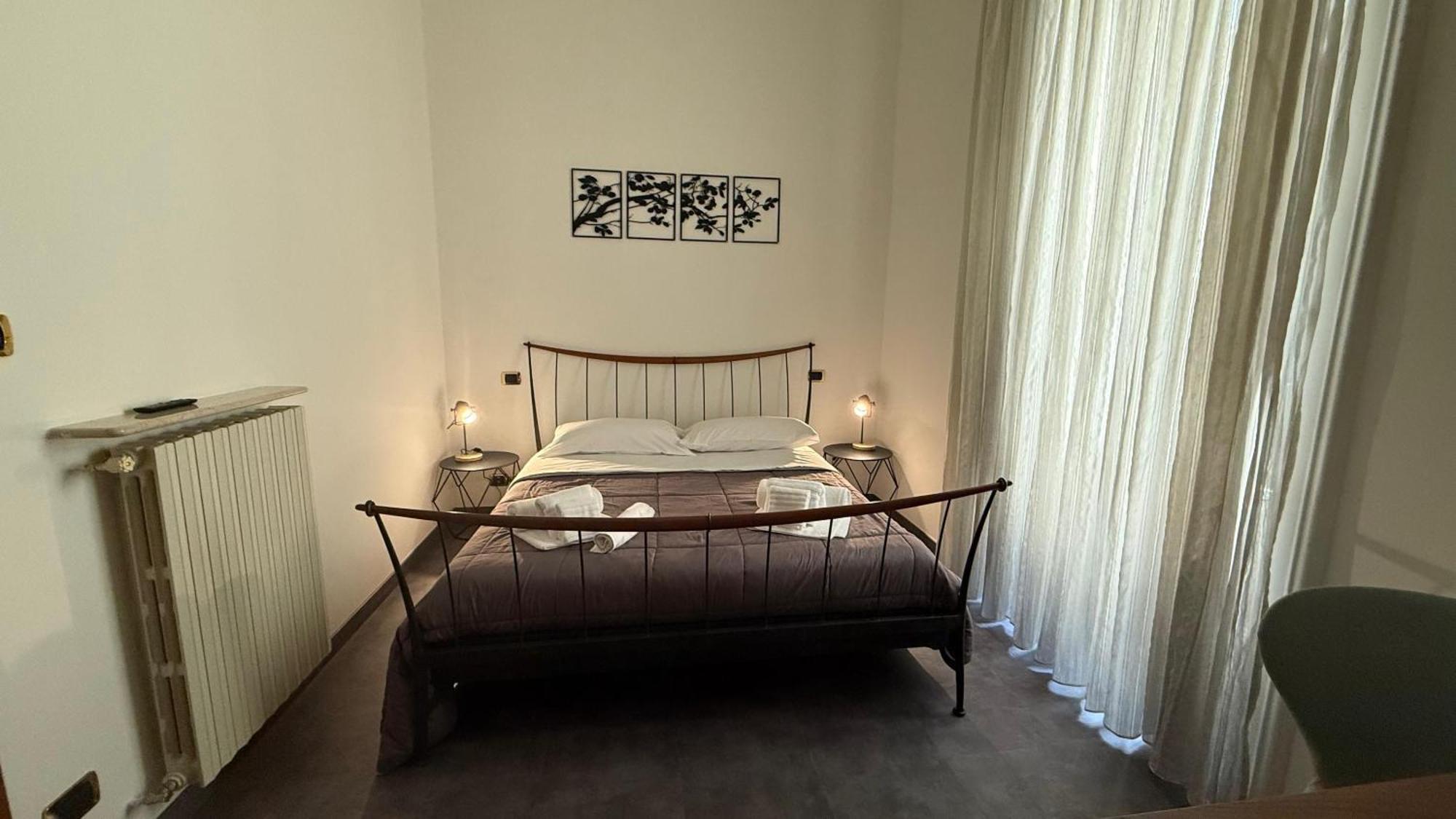 Holiday Guesthouse Salerno Bagian luar foto