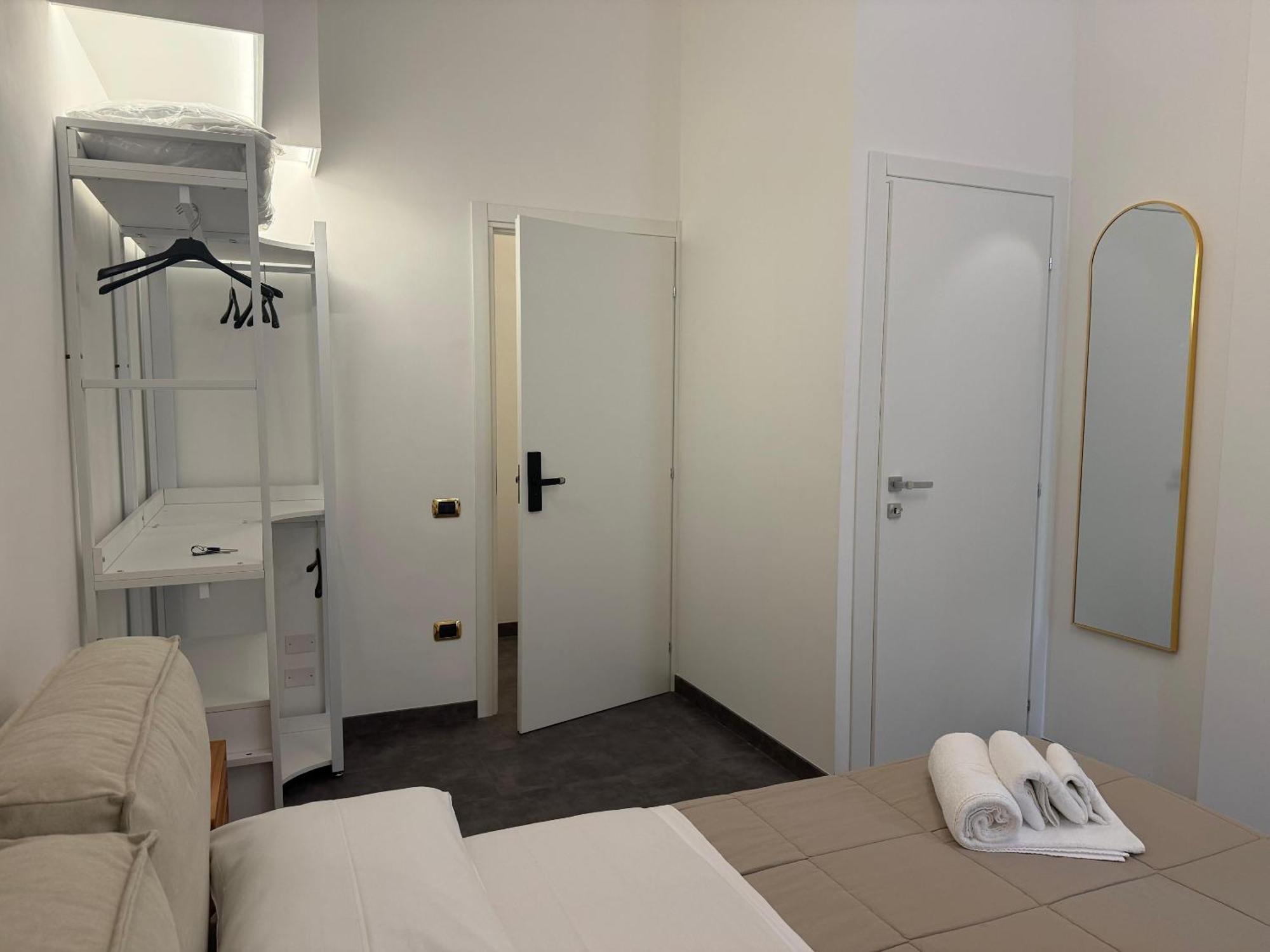 Holiday Guesthouse Salerno Bagian luar foto