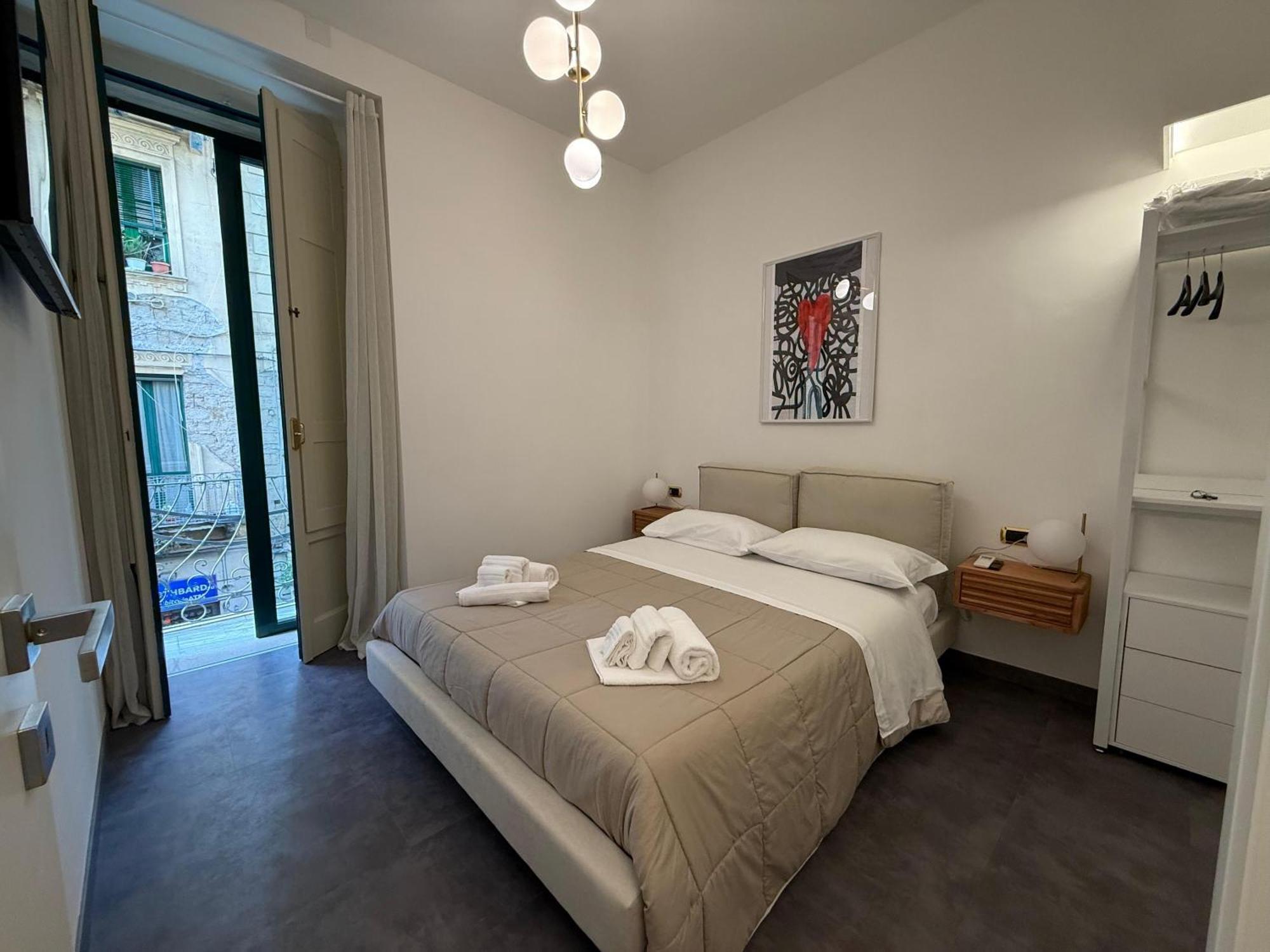 Holiday Guesthouse Salerno Bagian luar foto